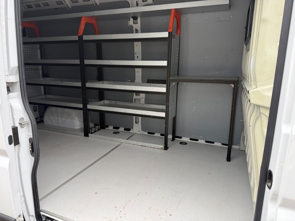 Peugeot Boxer 333 2,2 BlueHDi 140 L3H2 Premium