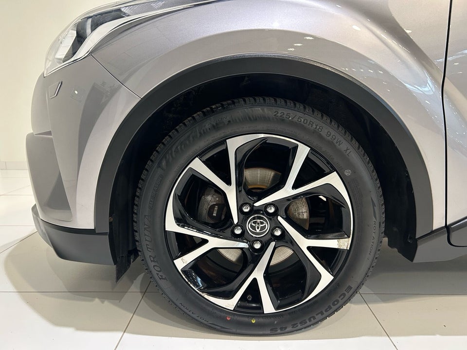 Toyota C-HR 1,8 Hybrid Selected CVT 5d