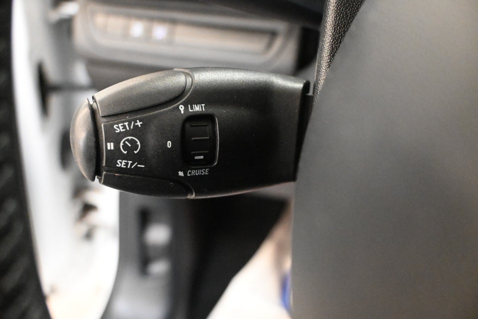 Peugeot 208 1,6 BlueHDi 100 Chili Sky 5d