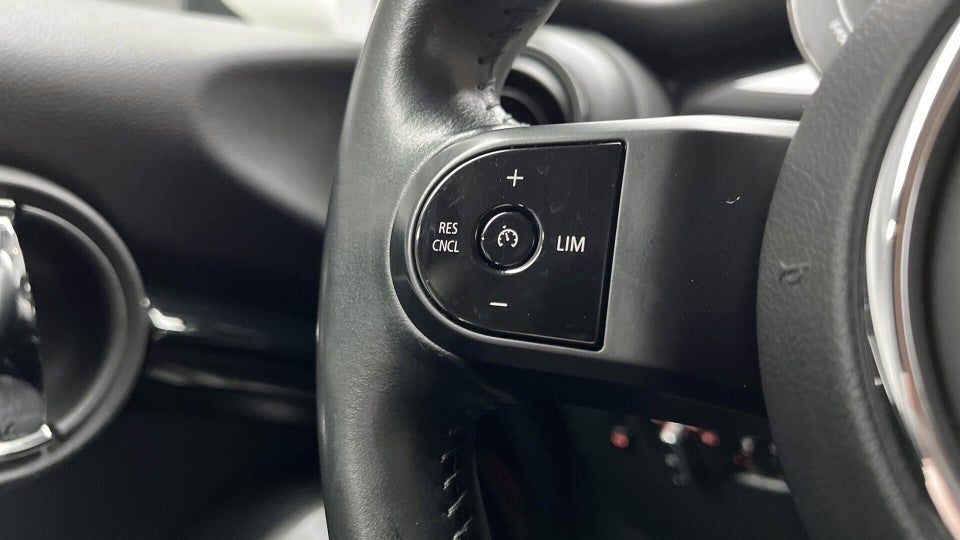 MINI Cooper SE Essential 3d