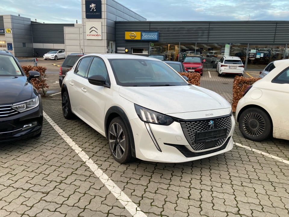 Peugeot e-208 50 GT 5d