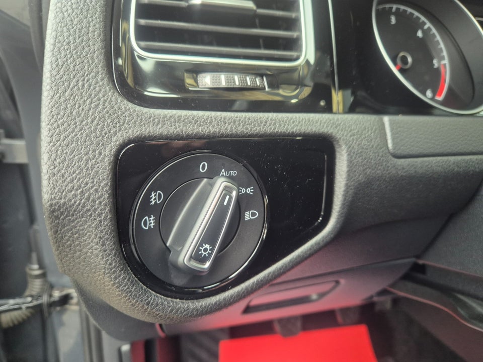 VW Golf VII 2,0 TDi 150 Highline Variant 5d