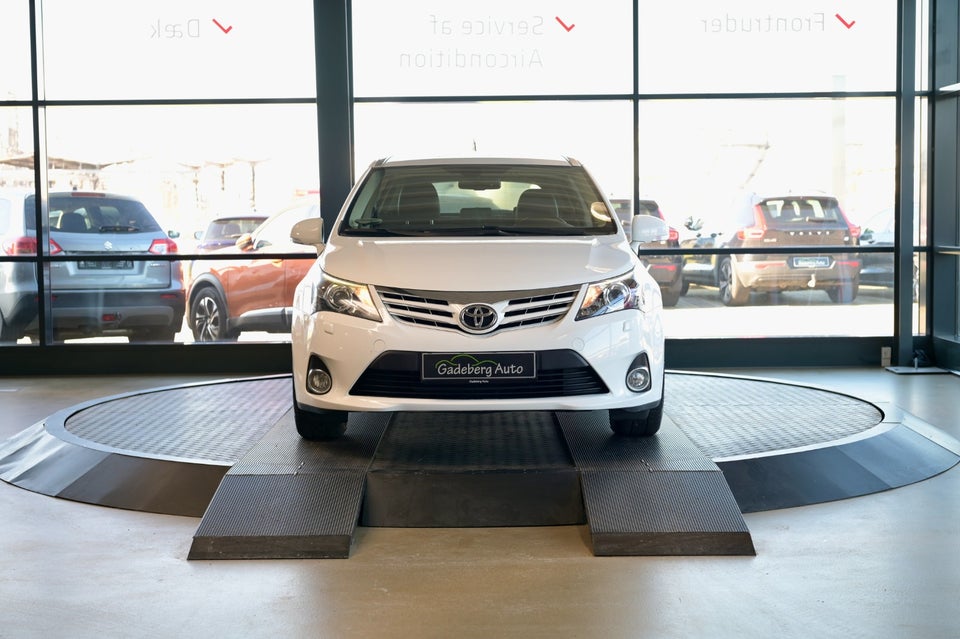 Toyota Avensis 1,8 VVT-i T2 Premium stc. 5d