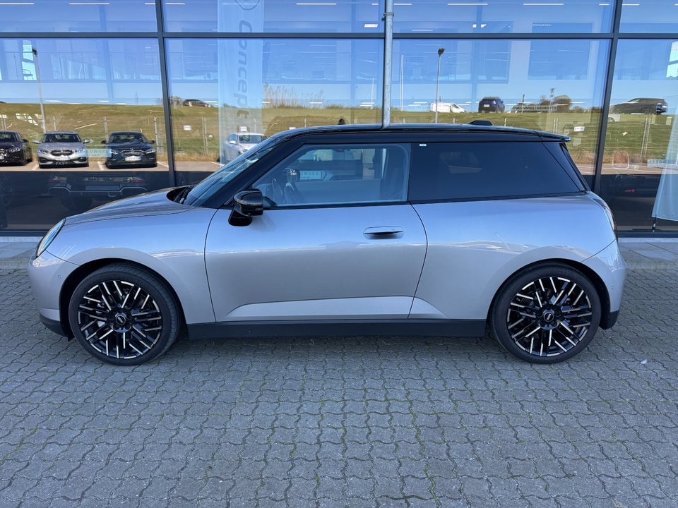 MINI Cooper SE Favoured Trim XL 3d