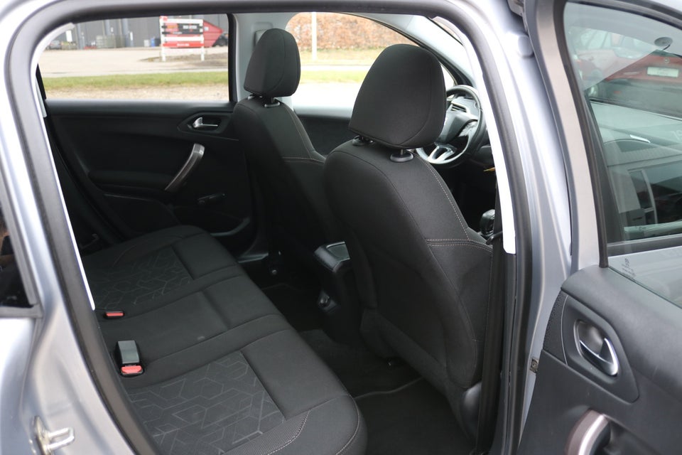 Peugeot 2008 1,2 VTi 82 Active Sky 5d