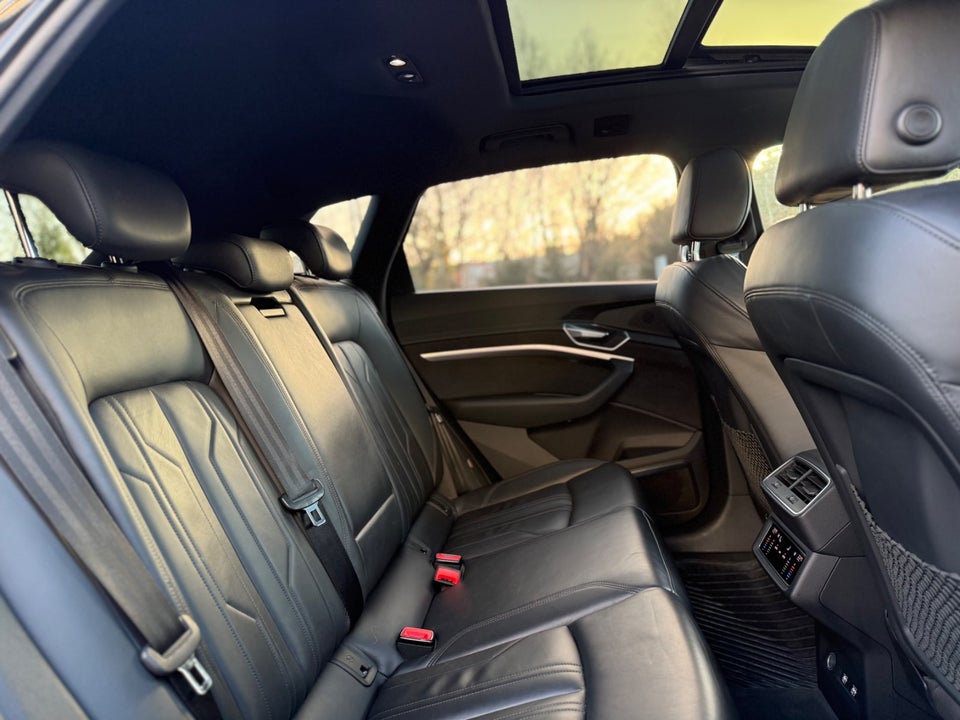 Audi e-tron 55 S-line quattro 5d