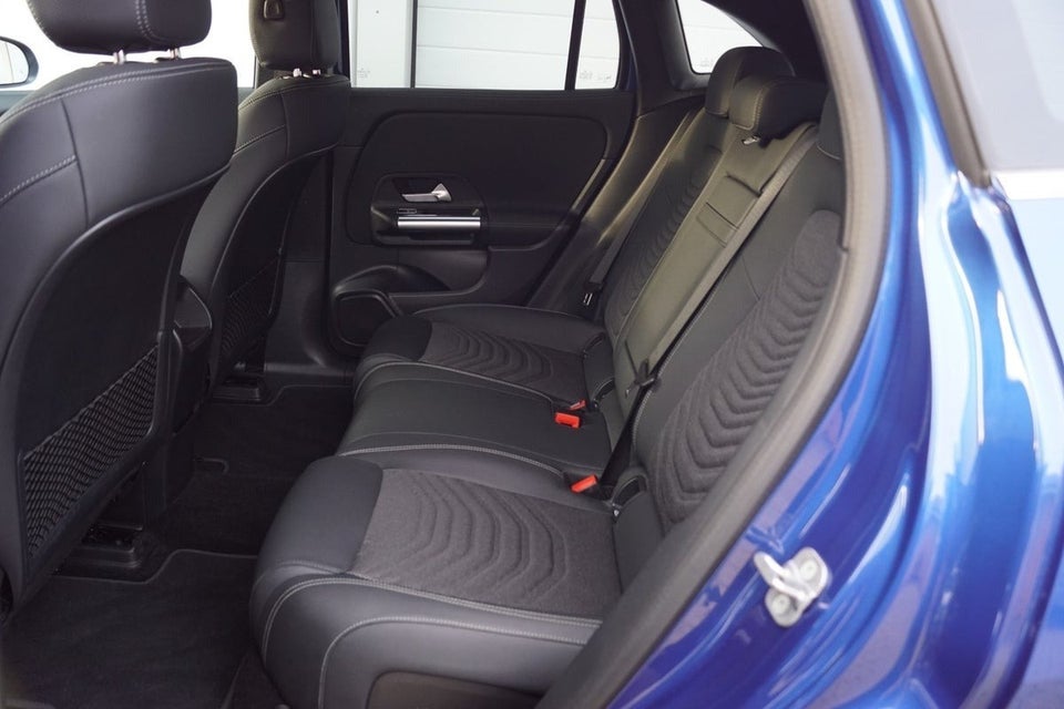 Mercedes EQA300 Progressive 4Matic 5d