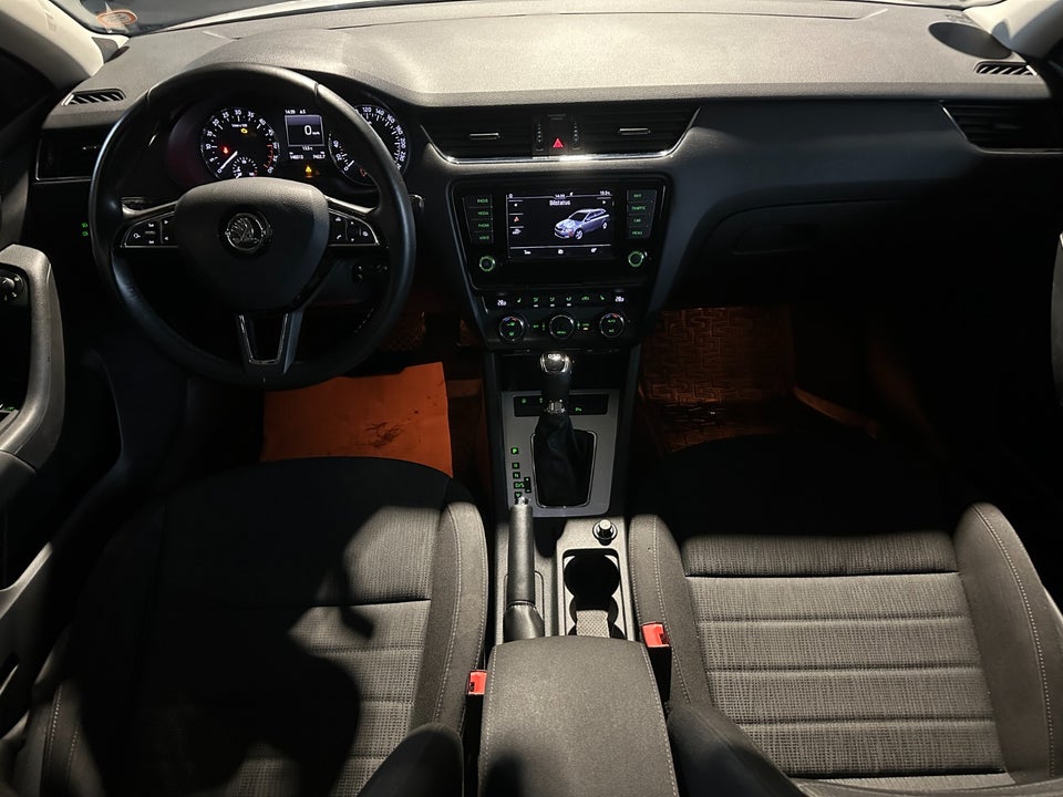 Skoda Octavia 1,6 TDi 110 Style Combi DSG 5d