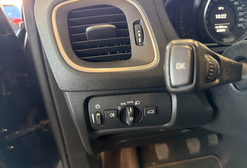 Volvo V40 CC 1,6 D2 115 Kinetic 5d
