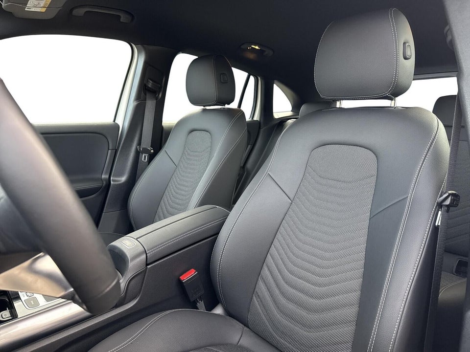 Mercedes EQA300 Progressive 4Matic 5d