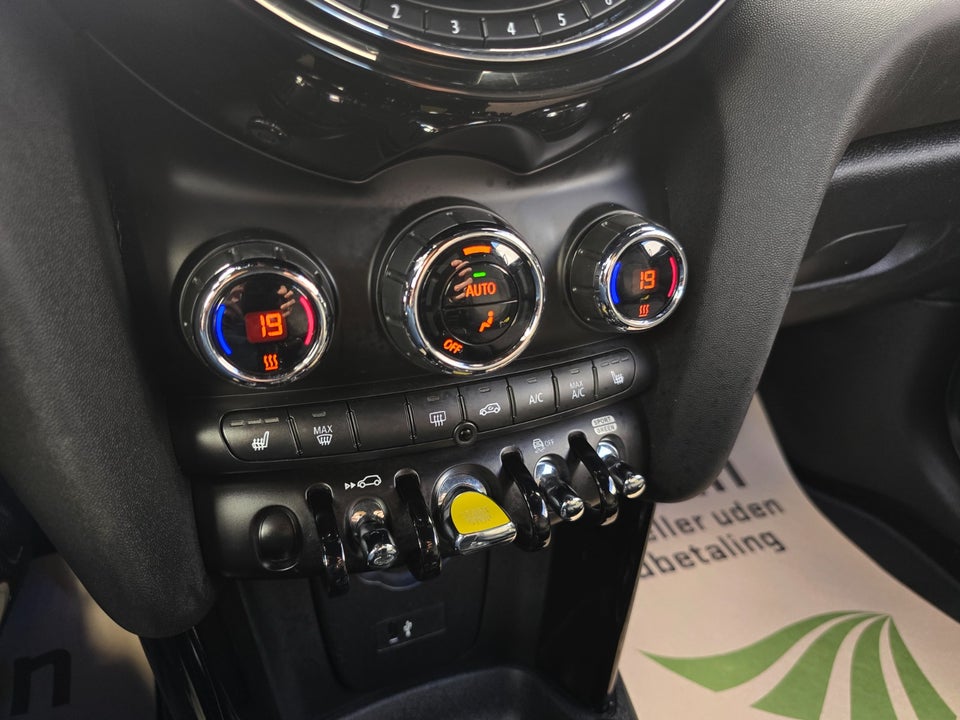 MINI Cooper SE Essential 3d