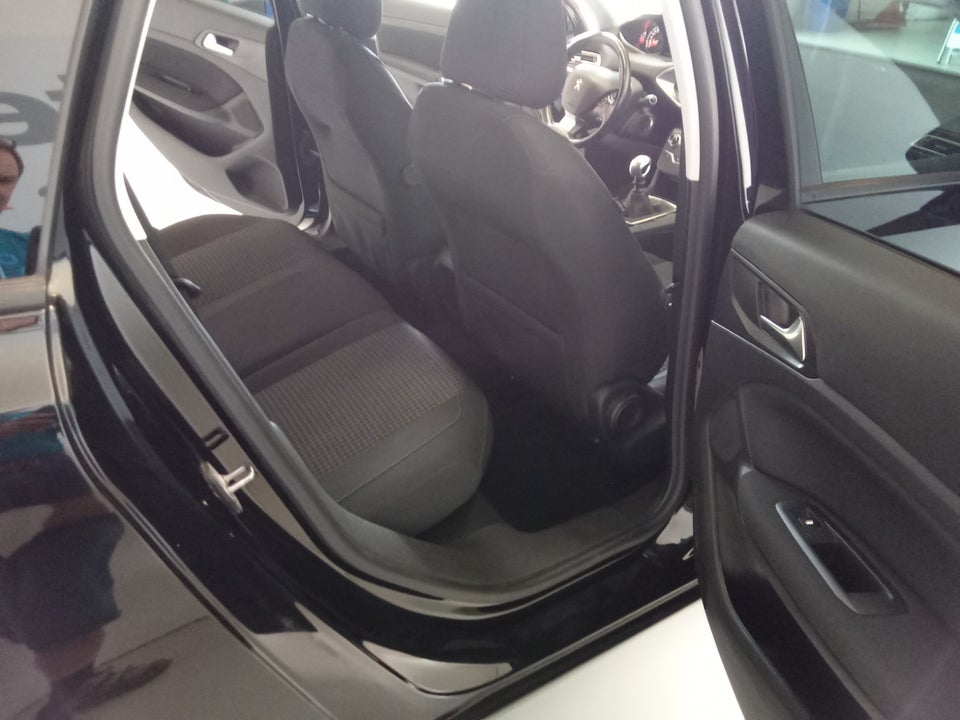 Peugeot 308 1,5 BlueHDi 130 Style SW 5d