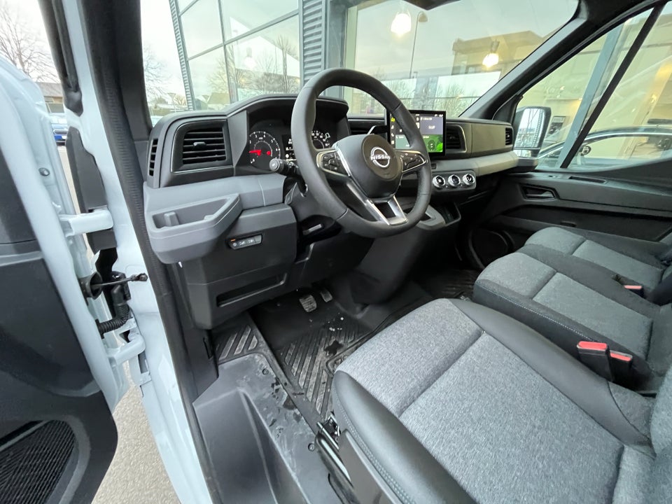 Nissan Interstar 2,0 dCi 170 L2H2 Tekna aut. Van