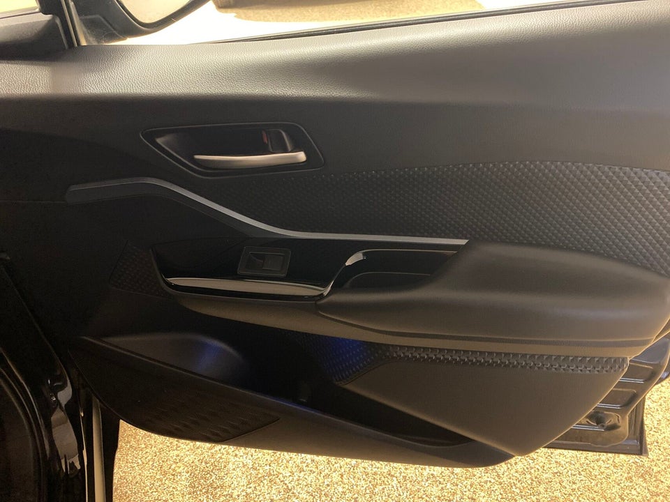 Toyota C-HR 1,8 Hybrid C-LUB Smart CVT 5d