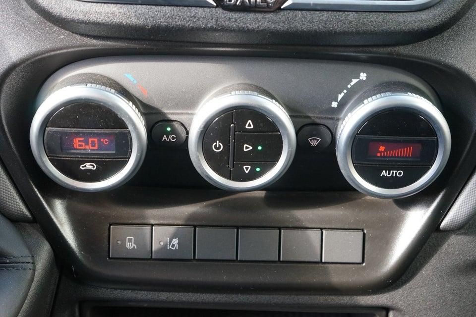 Iveco Daily 3,0 35S18 4100mm Box m/lift AG8