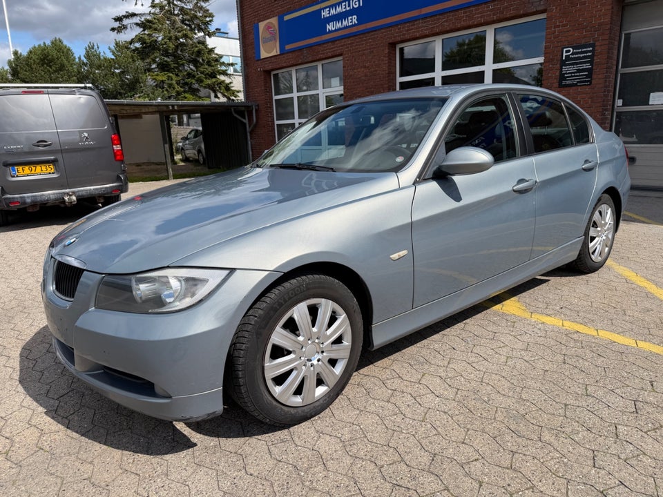 BMW 320i 2,0  4d