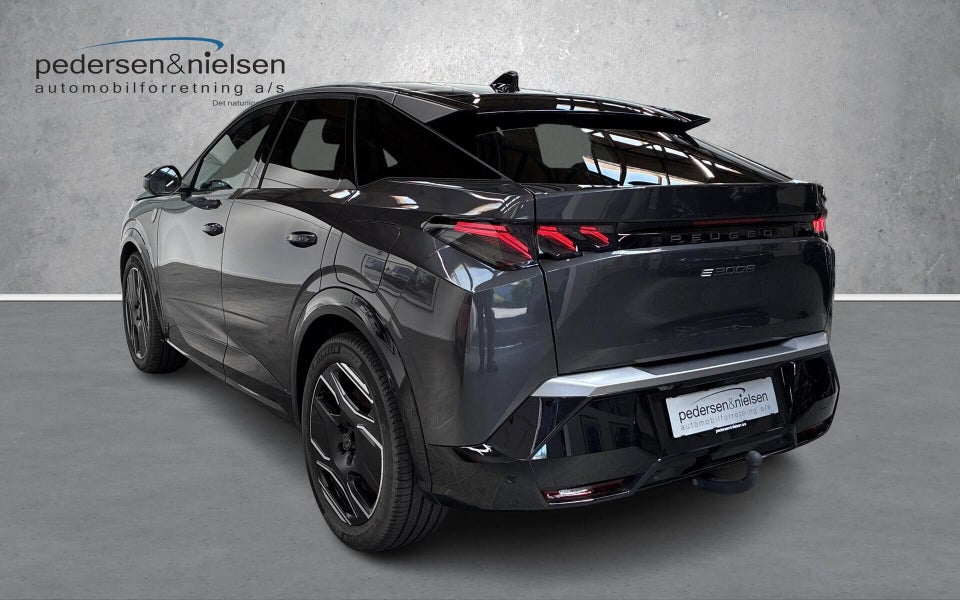 Peugeot e-3008 77 GT Pack 5d