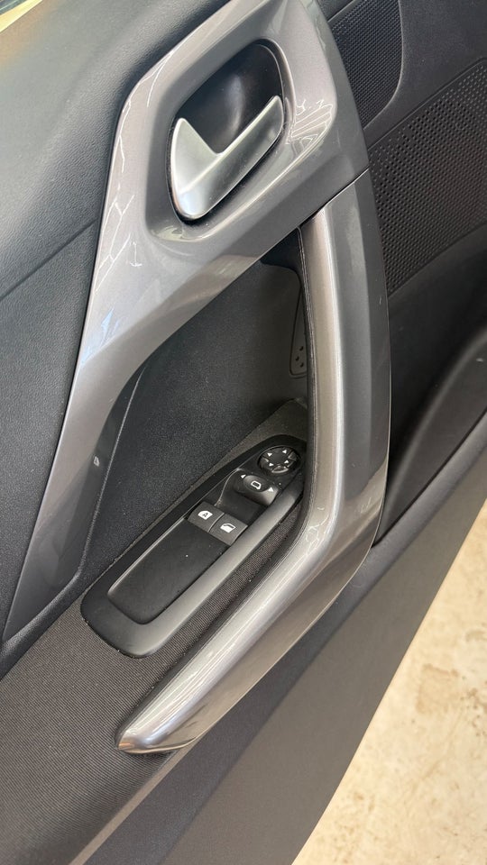 Peugeot 2008 1,2 VTi 82 Active 5d