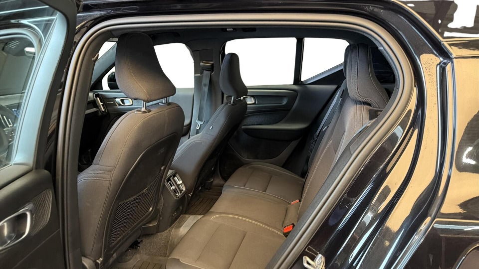 Volvo EX40 Extended Range Black Edition 5d