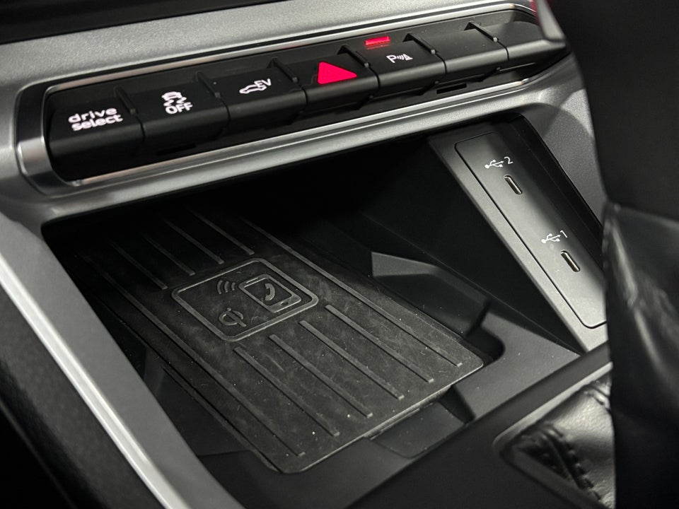 Audi Q3 45 TFSi e Attitude plus S-tr. 5d