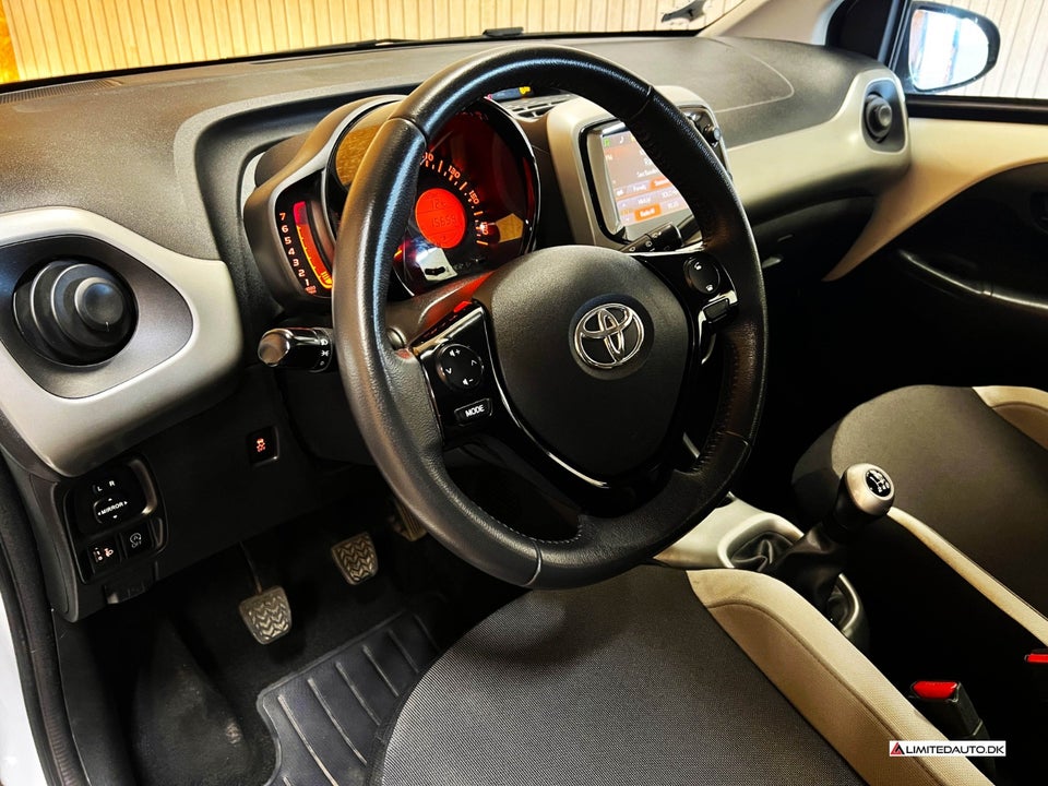 Toyota Aygo 1,0 VVT-i x-press 5d