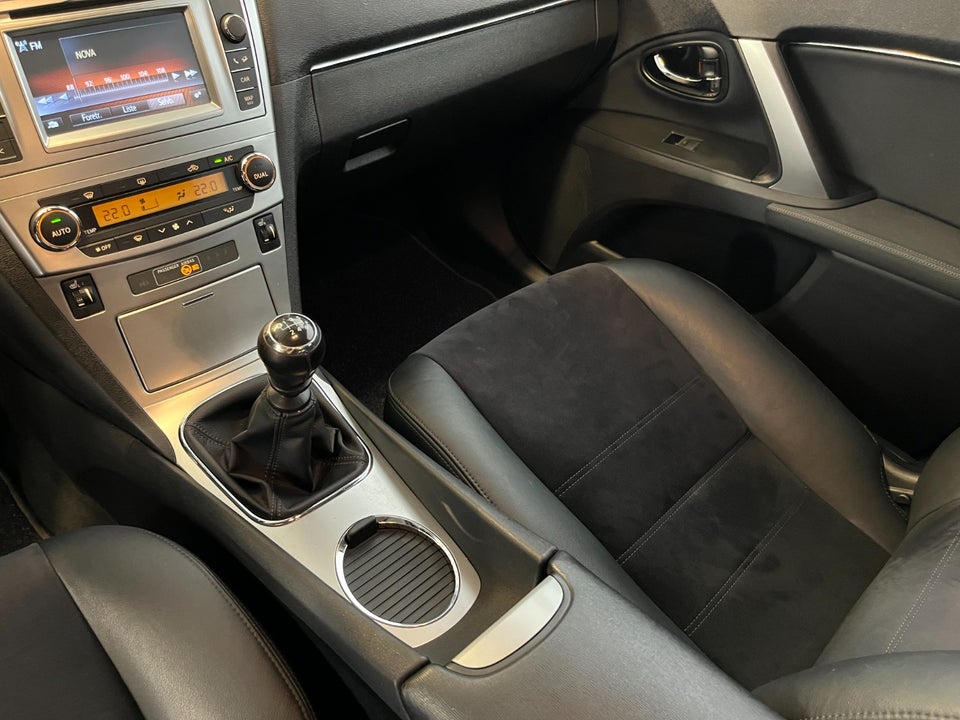 Toyota Avensis 1,6 VVT-i T2 Premium stc. 5d