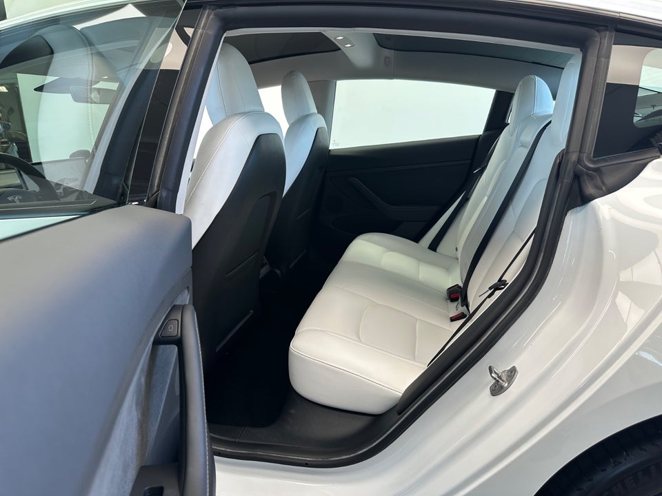 Tesla Model 3 Long Range AWD 4d