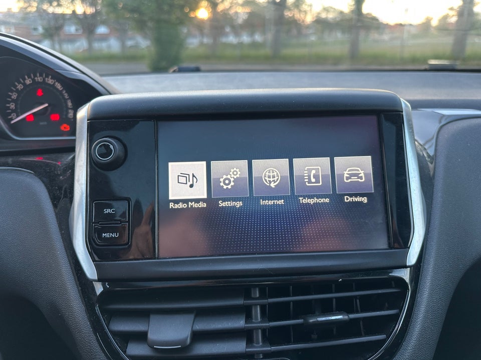 Peugeot 208 1,6 BlueHDi 100 Allure Sky 5d