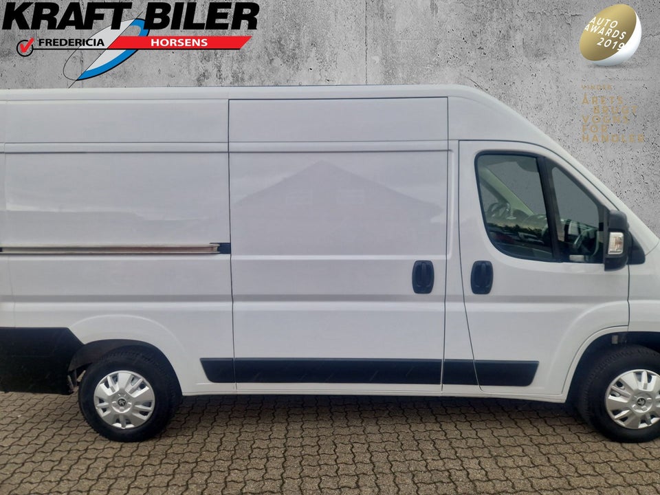 Peugeot Boxer 335 2,2 BlueHDi 140 L2H2 Premium