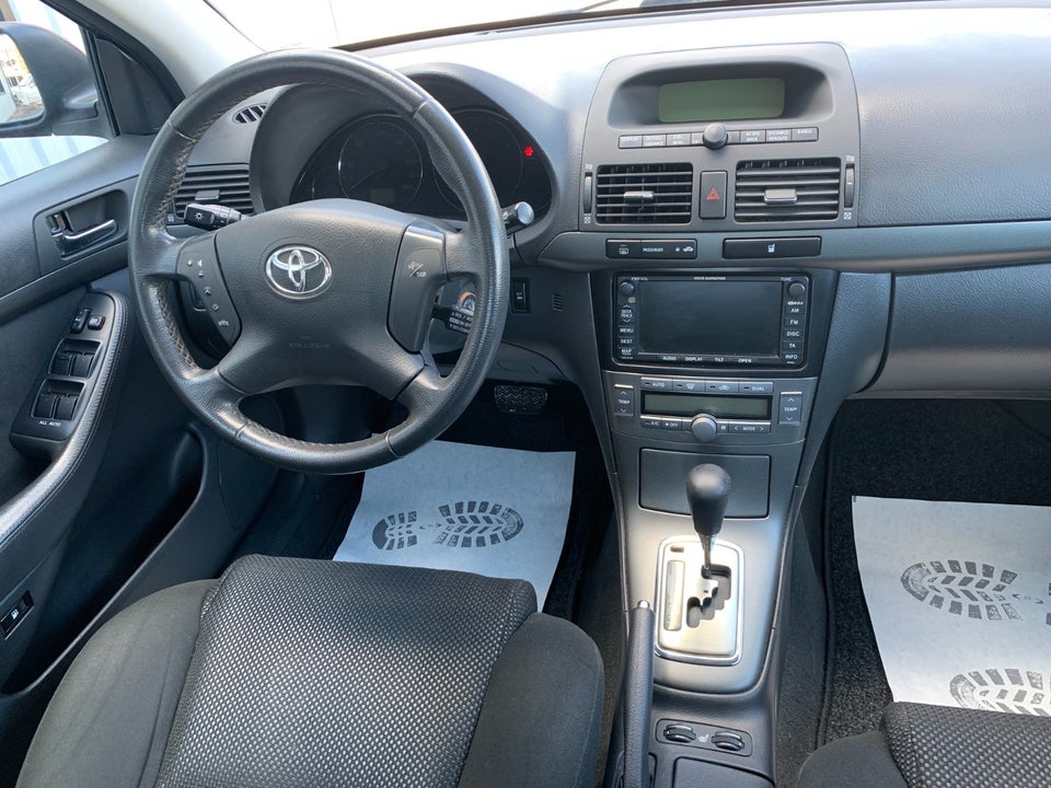 Toyota Avensis 2,0 Sol aut. 5d
