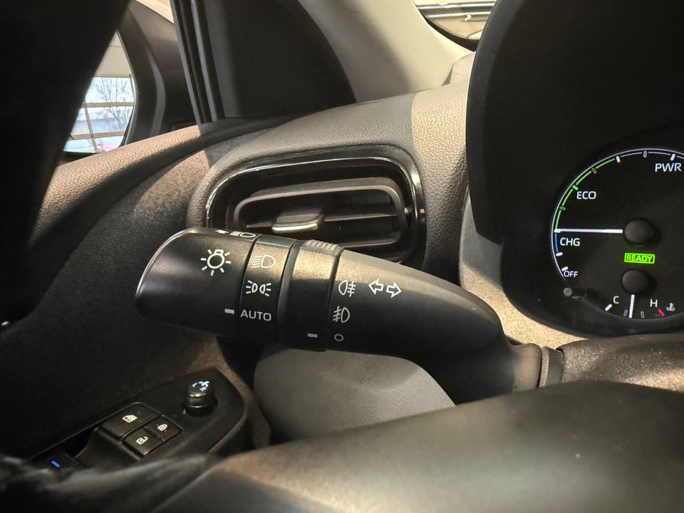 Toyota Yaris 1,5 Hybrid H1 e-CVT 5d