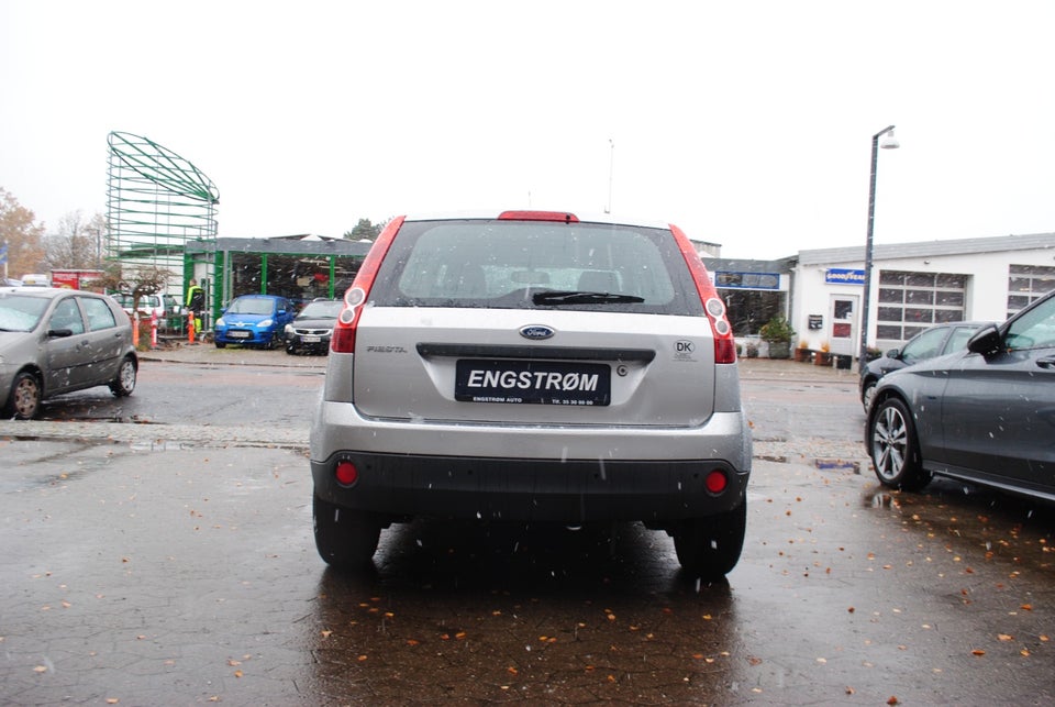 Ford Fiesta 1,3 Ambiente 5d