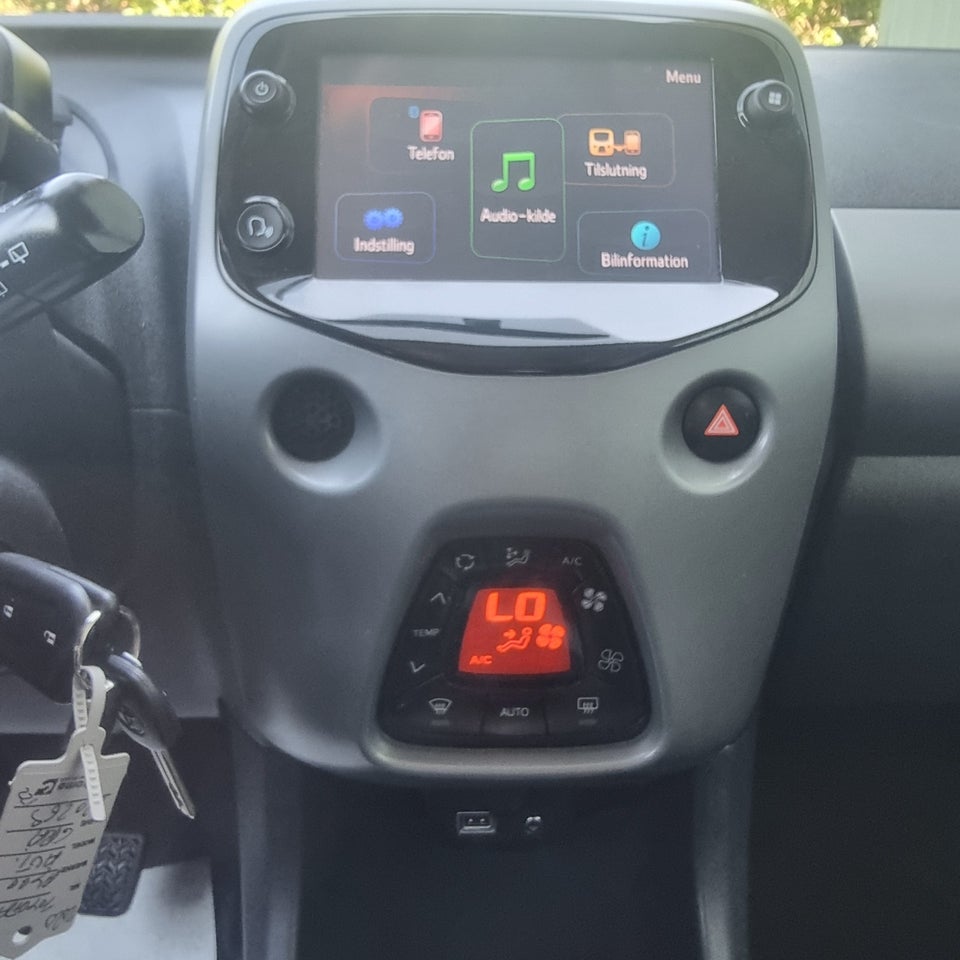 Toyota Aygo 1,0 VVT-i x-play x-shift 5d