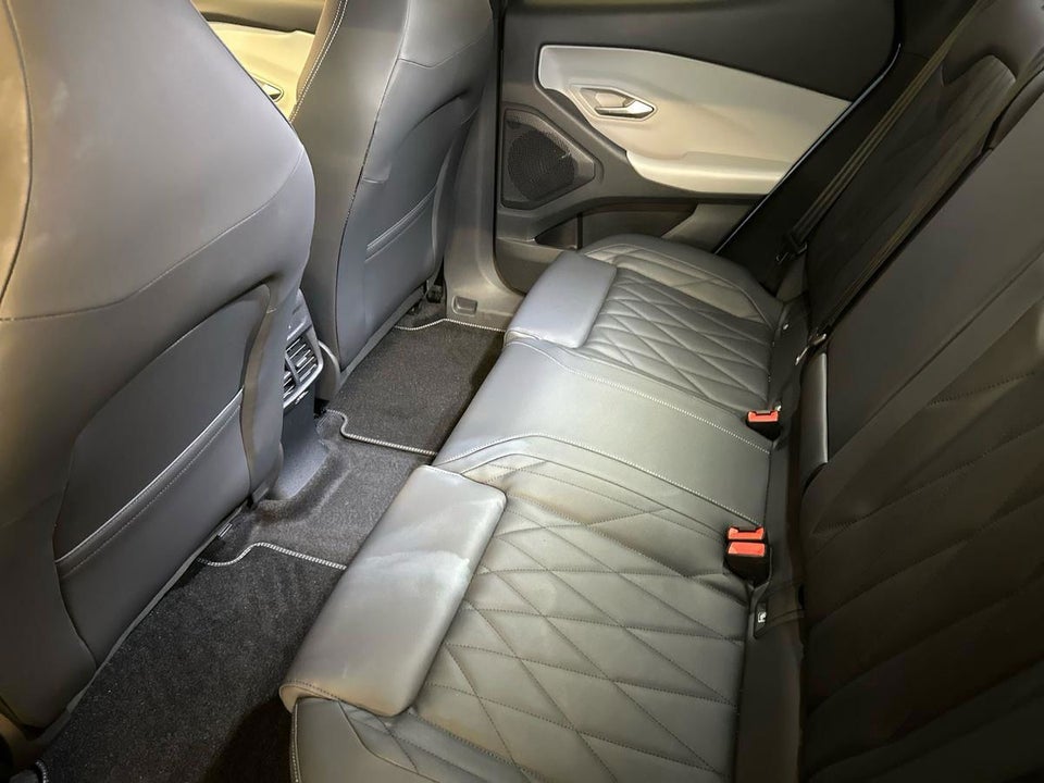 Ford Explorer 84 Premium Extended Range AWD 5d