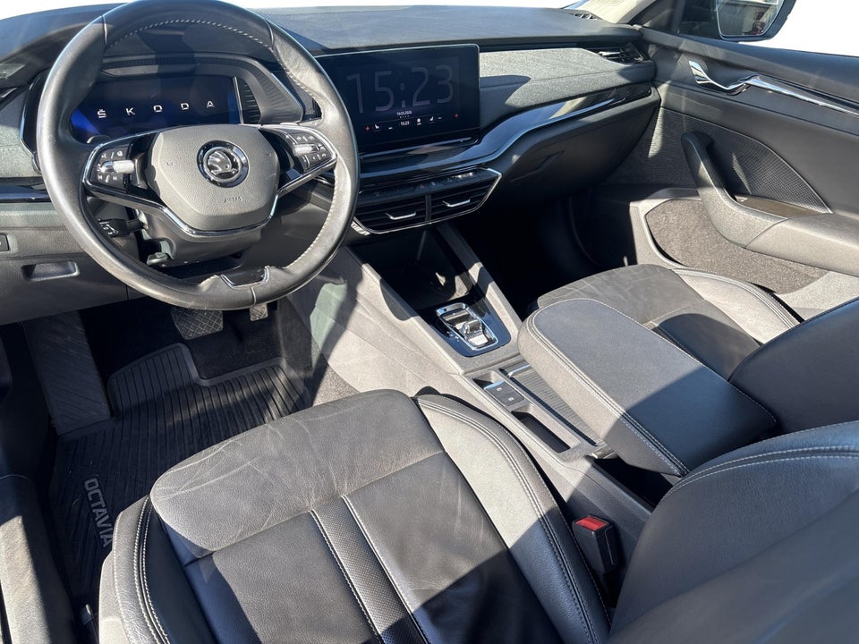 Skoda Octavia 2,0 TDi 150 Business Executive Combi DSG 5d