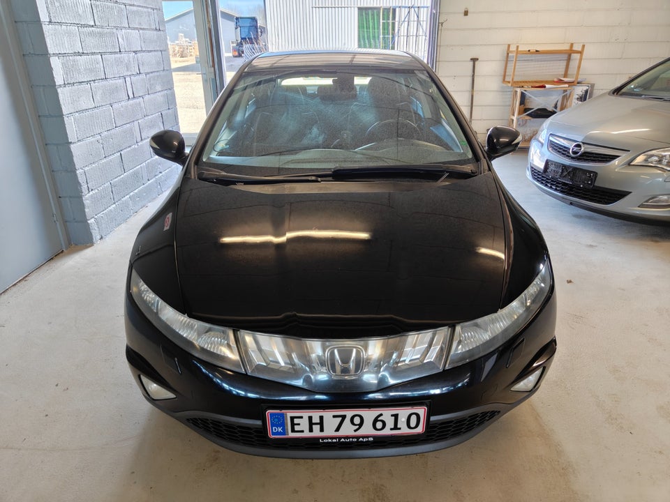 Honda Civic 1,8 Executive 5d