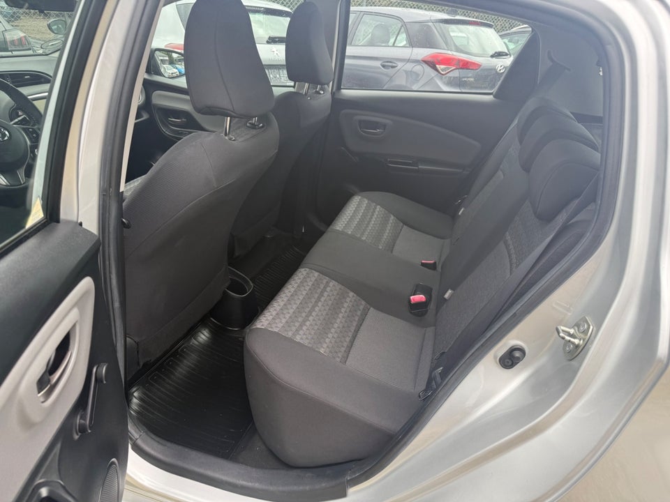 Toyota Yaris 1,0 VVT-i T2 5d