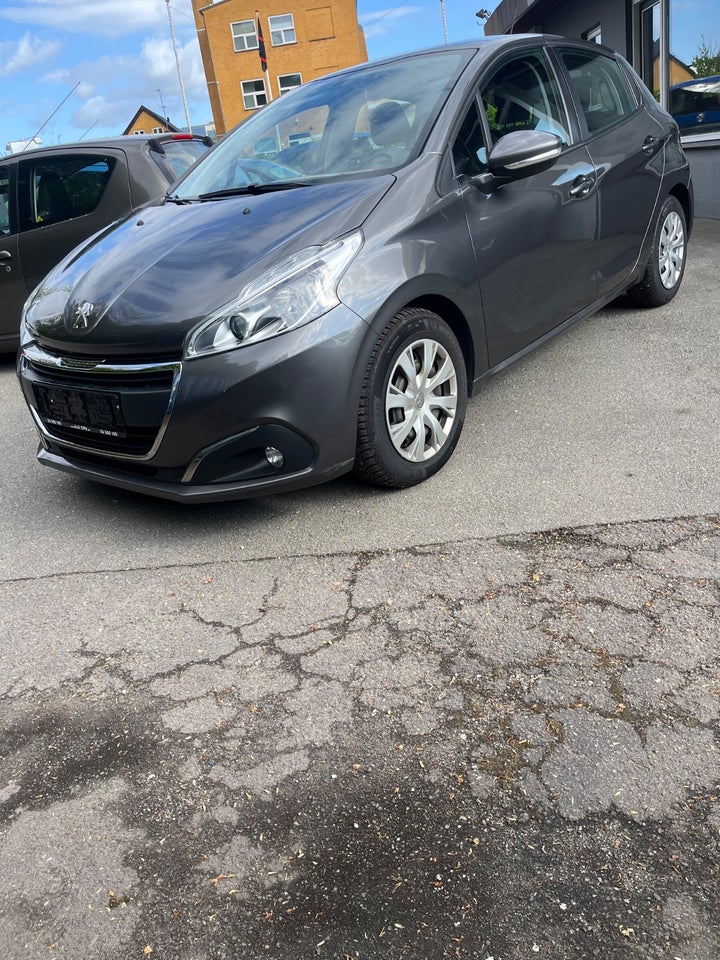 Peugeot 208 1,2 PureTech 82 Signature 5d