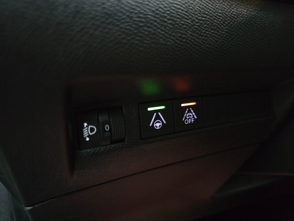 Peugeot 208 1,2 PureTech 100 Allure EAT8 5d