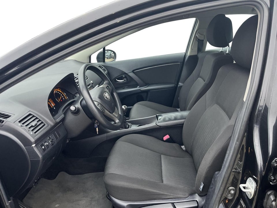 Toyota Avensis 1,6 VVT-i T1 stc. 5d