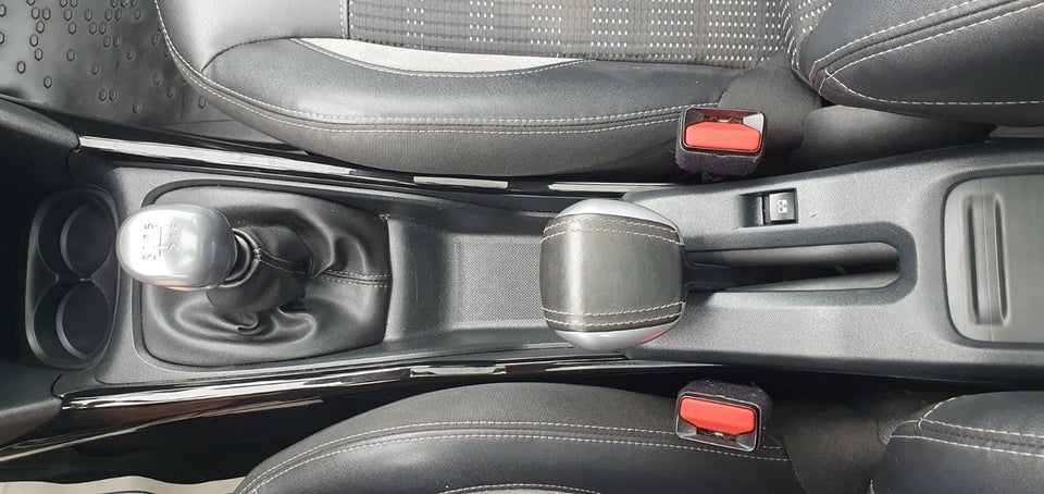Peugeot 2008 1,2 PureTech 130 Selection Sky 5d