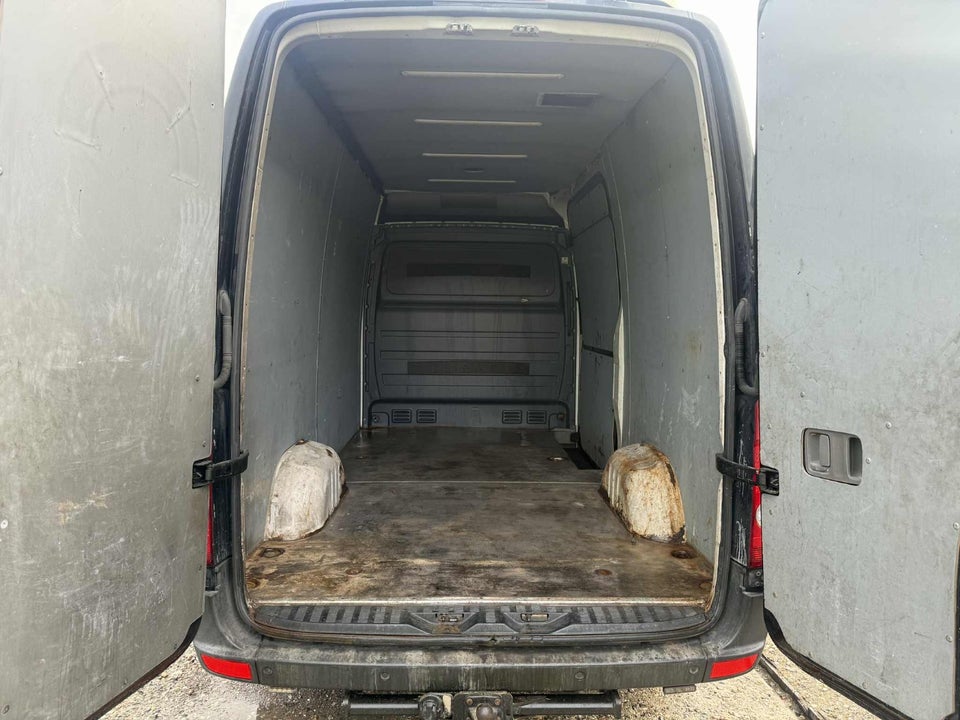 VW Crafter 2,0 TDi 163 Kassevogn M