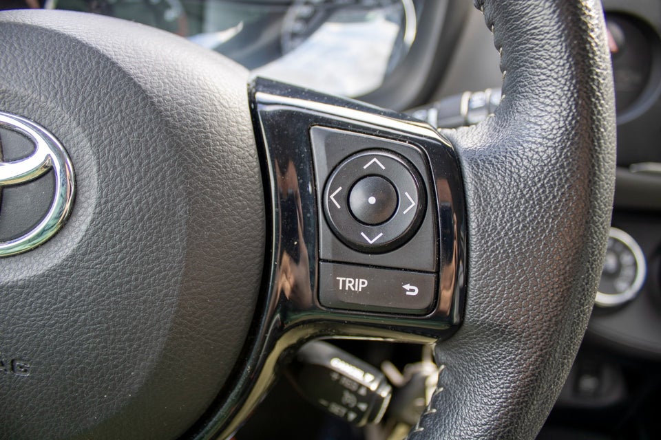 Toyota Yaris 1,0 VVT-i T2 5d