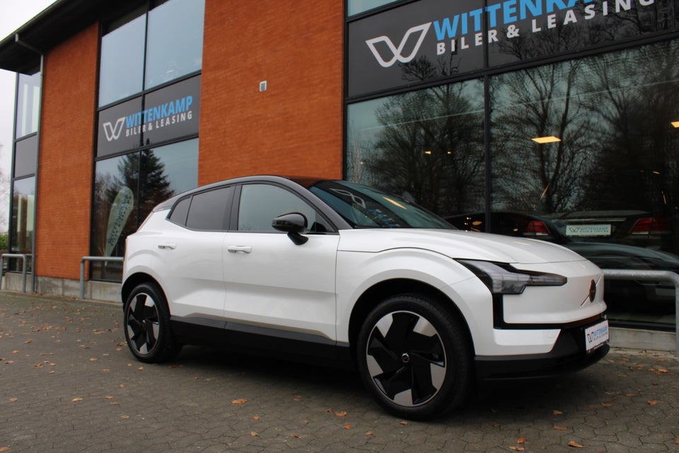 Volvo EX30 Extended Range Plus 5d