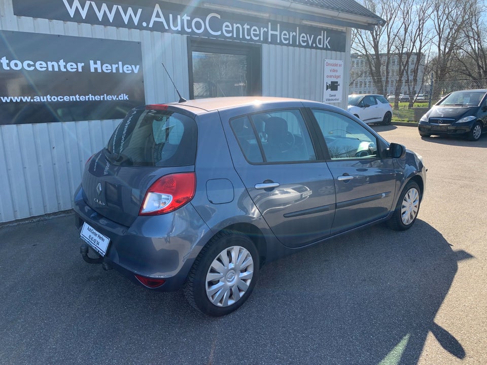 Renault Clio III 1,2 16V Avantage 5d