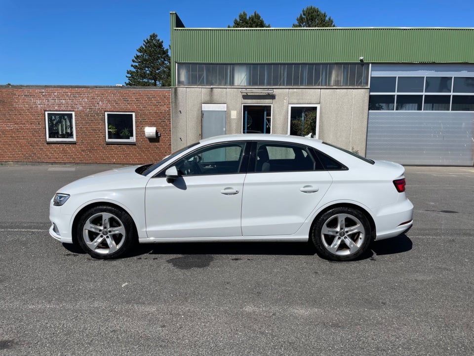 Audi A3 1,6 TDi 110 Sport S-tr. 4d