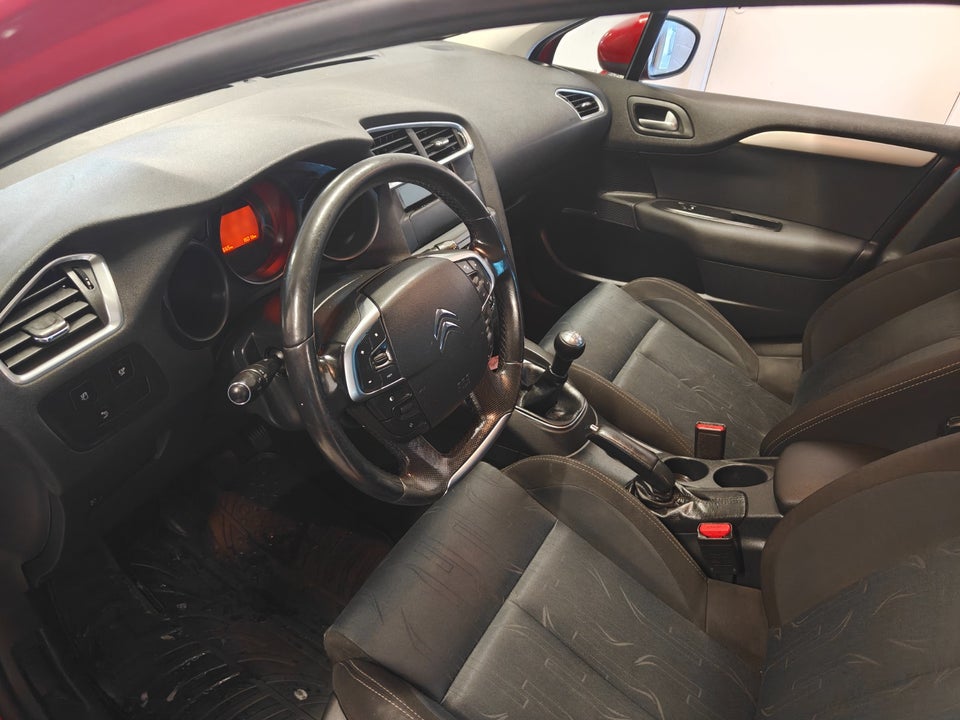 Citroën C4 1,6 HDi 90 Attraction 5d