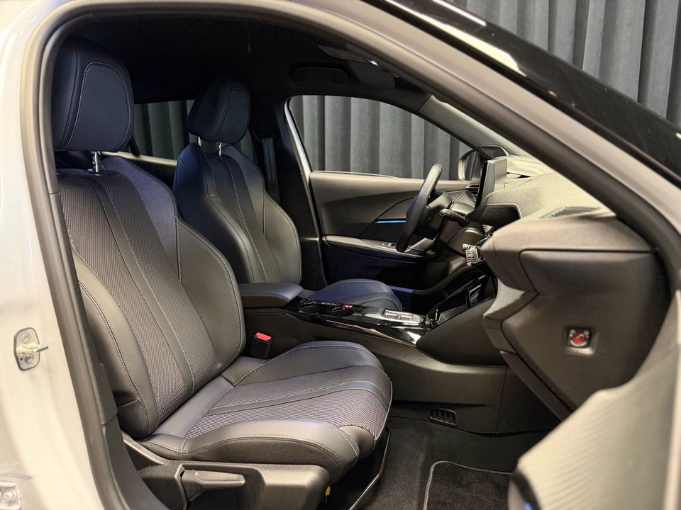 Peugeot e-2008 50 GT 5d