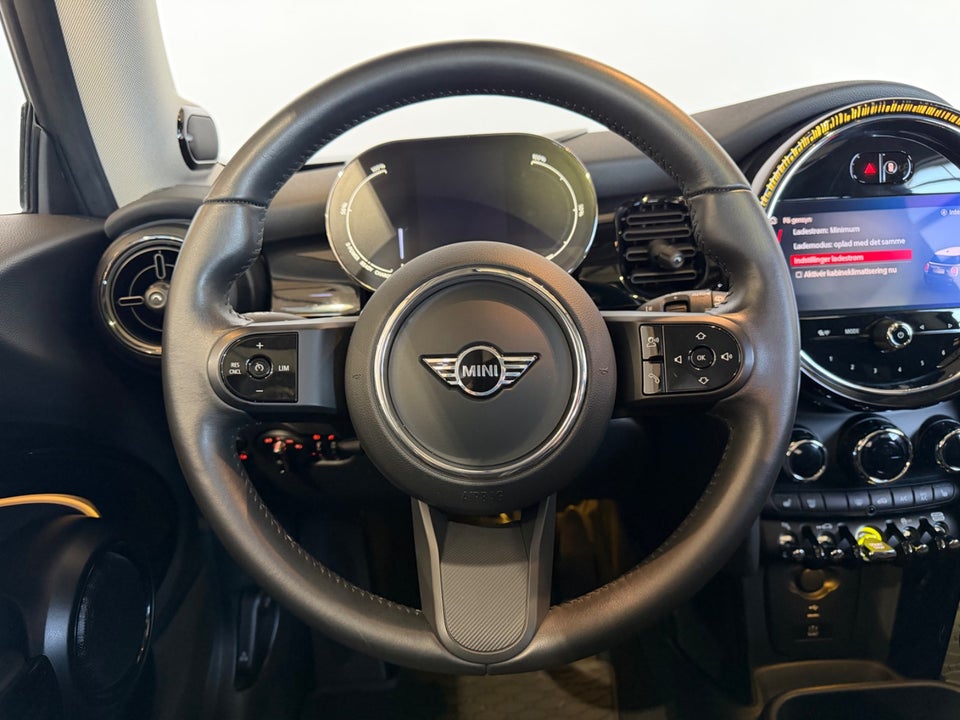 MINI Cooper SE Essential 3d