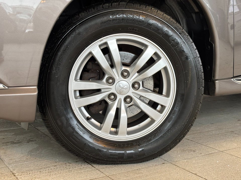 Mitsubishi Outlander 2,4 PHEV Invite CVT 4WD 5d